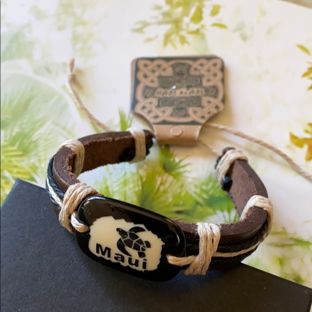Hade Made Seashell Maui Bracelet/New